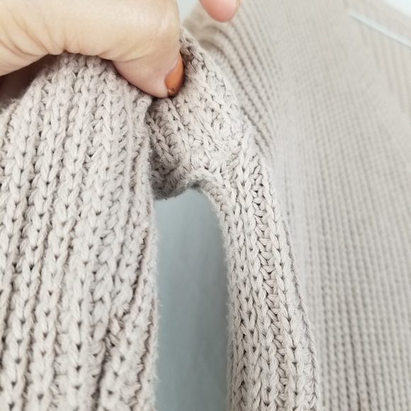 Babaton Oversized 100% Cotton V-Neck Knit Sweater - Picture 3 of 8